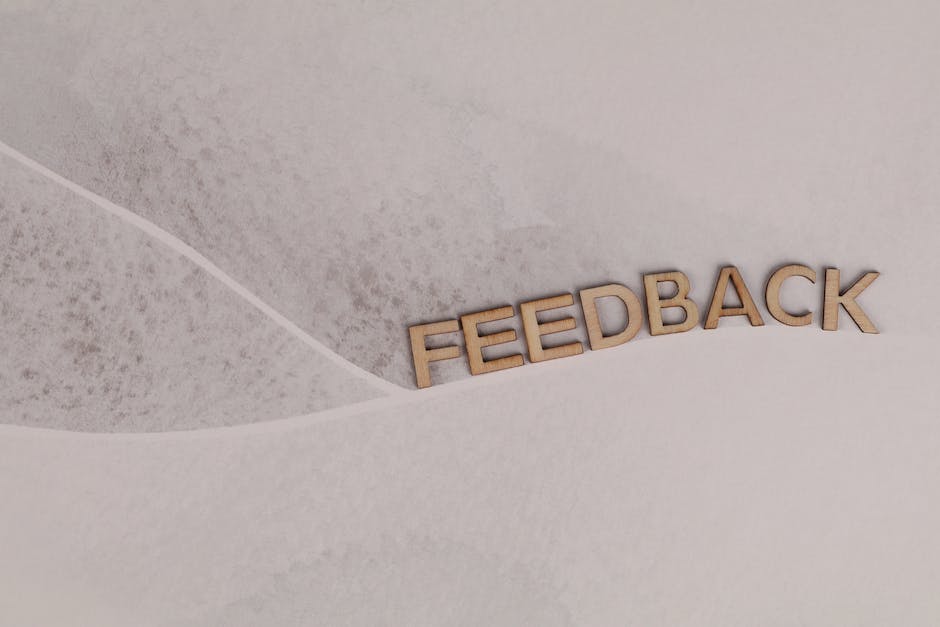 Image depicting the implications of positive and negative feedback on personal growth and performance